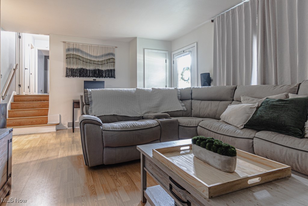 Canfield, Ohio 44406, United States, 4 Bedrooms Bedrooms, ,3 BathroomsBathrooms,Residential,Contingent,206024