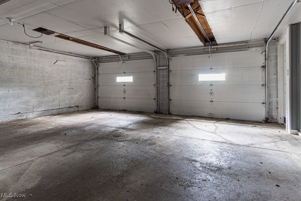 Canfield, Ohio 44406, United States, 4 Bedrooms Bedrooms, ,3 BathroomsBathrooms,Residential,Contingent,206024