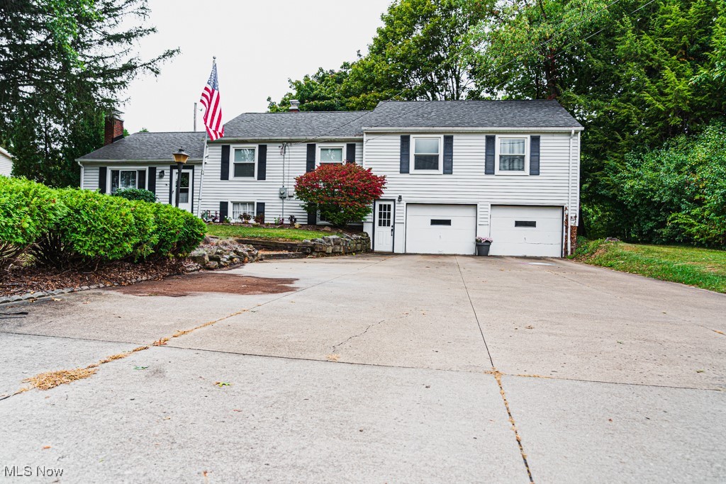 Canfield, Ohio 44406, United States, 4 Bedrooms Bedrooms, ,3 BathroomsBathrooms,Residential,Contingent,206024