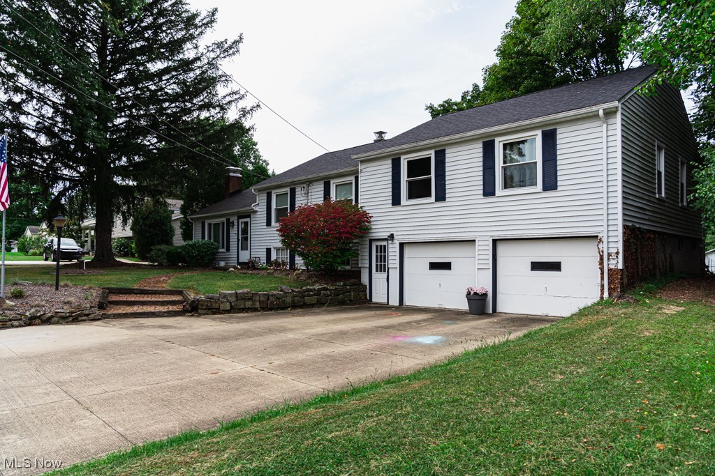 Canfield, Ohio 44406, United States, 4 Bedrooms Bedrooms, ,3 BathroomsBathrooms,Residential,Contingent,206024