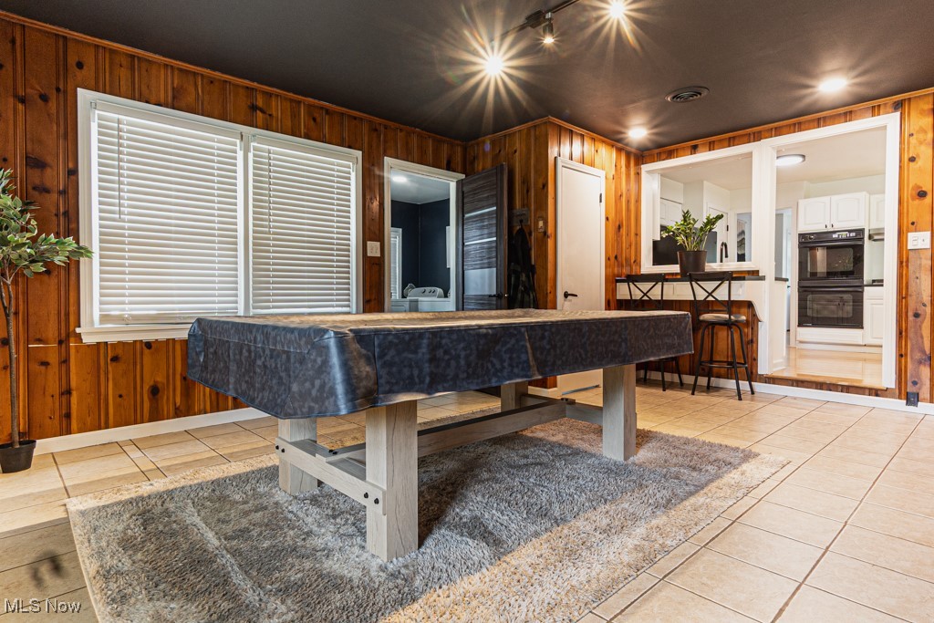 Canfield, Ohio 44406, United States, 4 Bedrooms Bedrooms, ,3 BathroomsBathrooms,Residential,Contingent,206024