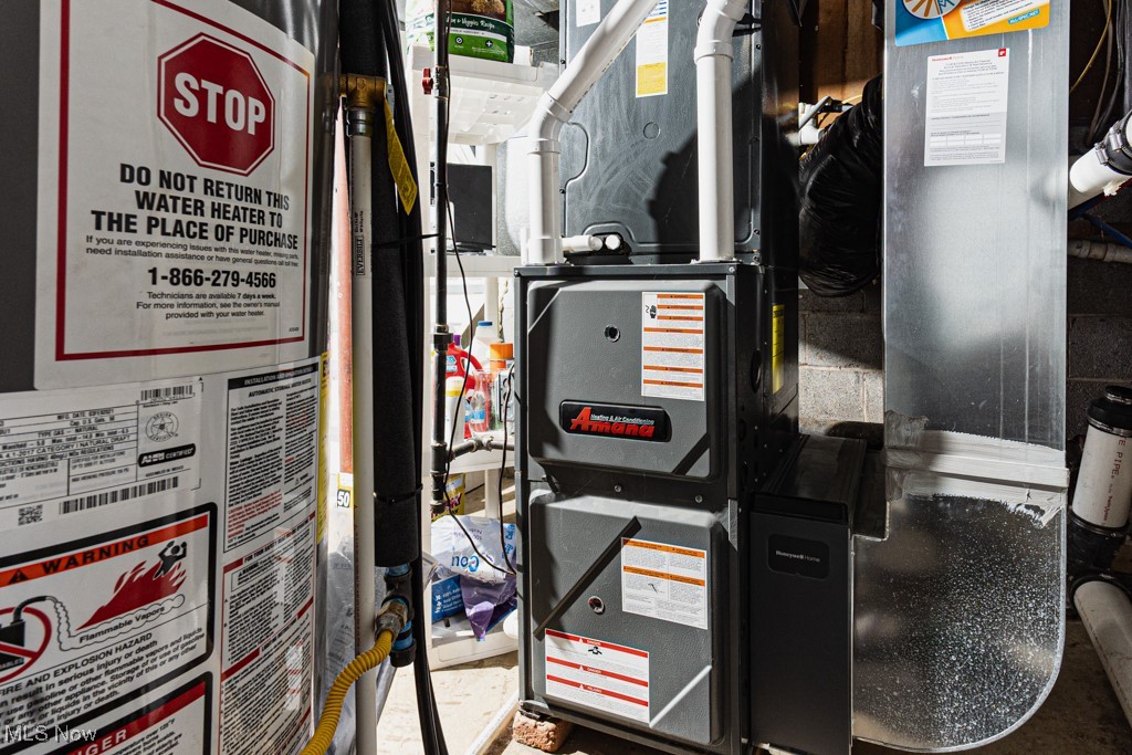 Canfield, Ohio 44406, United States, 4 Bedrooms Bedrooms, ,3 BathroomsBathrooms,Residential,Contingent,206024