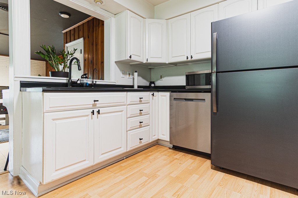 Canfield, Ohio 44406, United States, 4 Bedrooms Bedrooms, ,3 BathroomsBathrooms,Residential,Contingent,206024