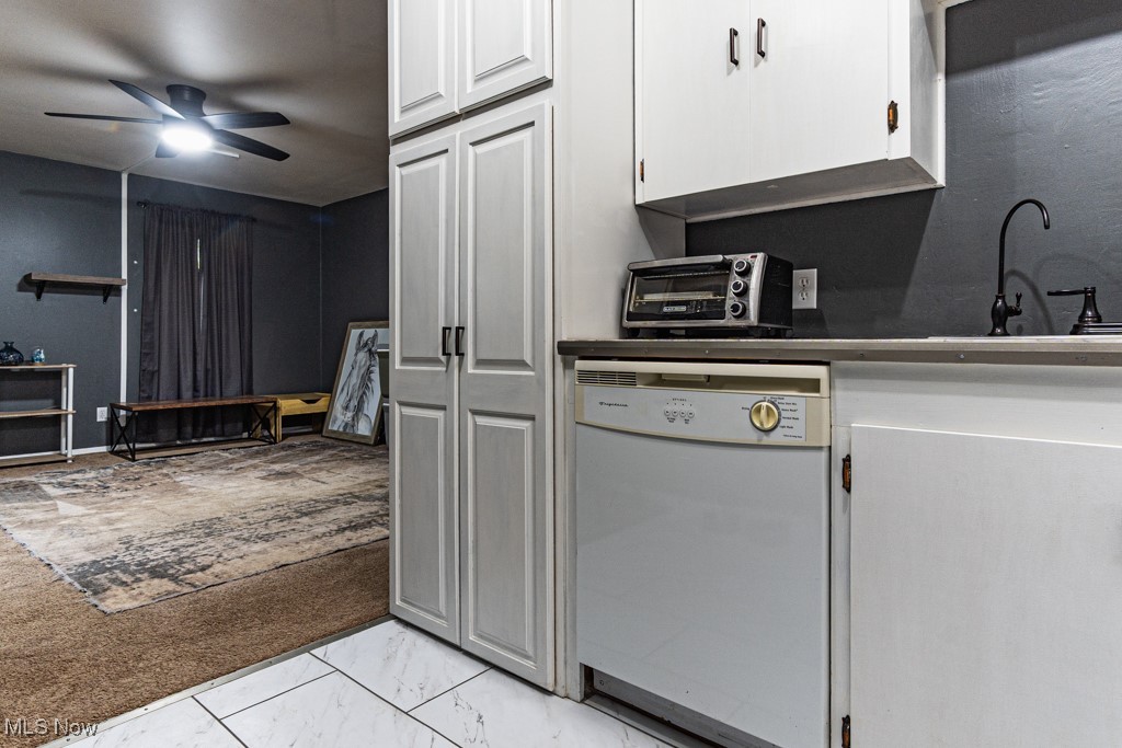 Canfield, Ohio 44406, United States, 4 Bedrooms Bedrooms, ,3 BathroomsBathrooms,Residential,Contingent,206024