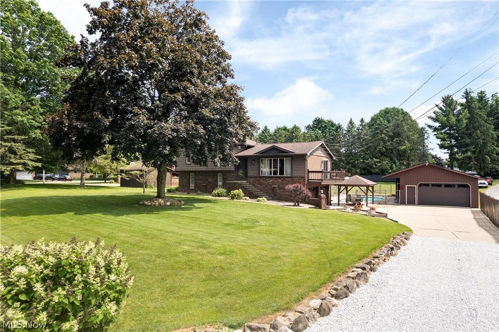 Photo of 960 Karla Drive, Green, OH 44216 (MLS # 5218134)
