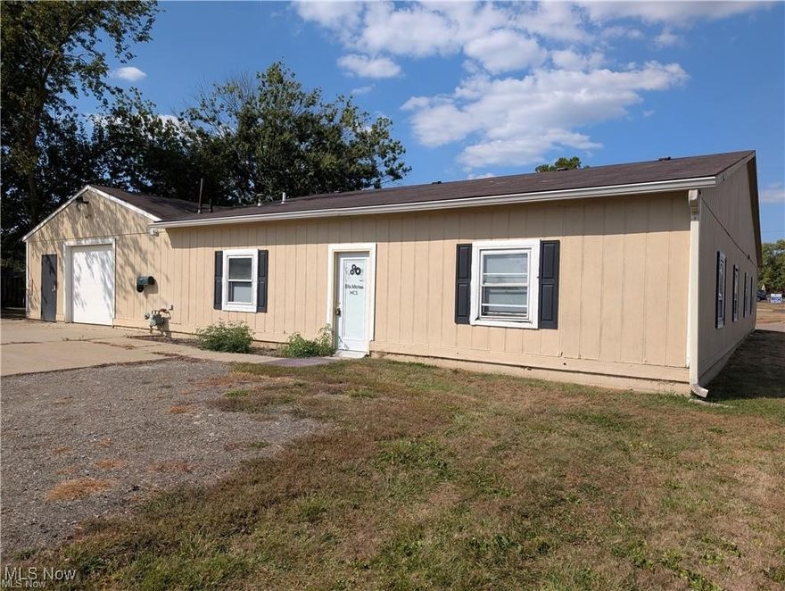 4650 sq ft building with approx. 1600 sq ft in office area and 3050 sq ft in warehouse space. Lease price is $1800/month. Owner responsible for exterior maintenance and Tenant is responsible for interior mechanics and utilities. 3 phase electric, 2 gas furnaces and 2 A/C units, and 2 baths. Approx. utilities, $200 for electric and $350 for gas.  Also listed for purchase, see MLS #5166366.