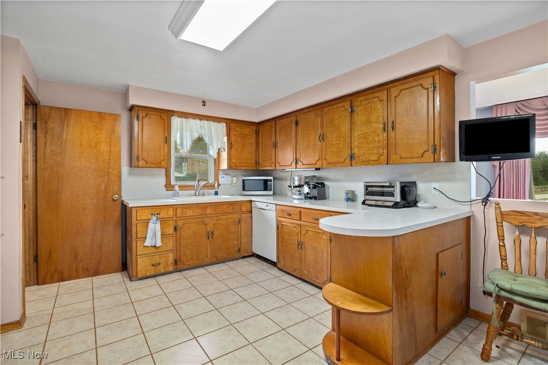 4002 Canterbury Court, Lorain, Ohio image 4
