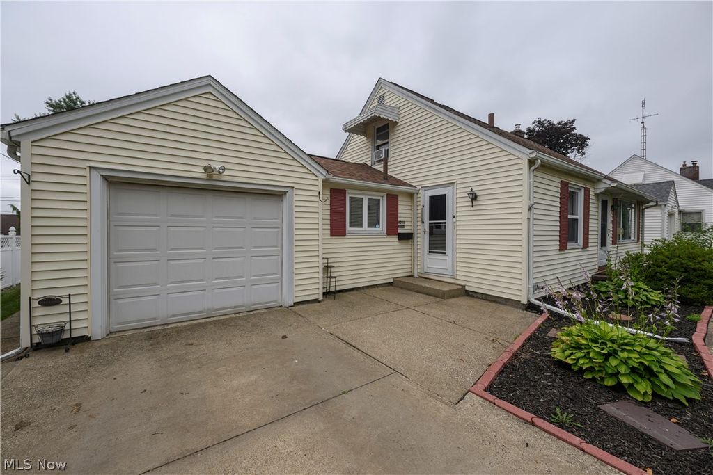 Photo of 4200 2nd Street NW, Canton, OH 44708 (MLS # 5223030)