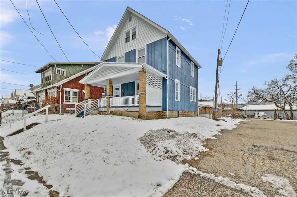 Photo of 1417 Harrisburg Road NE, Canton, OH 44705 (MLS # 5175685)