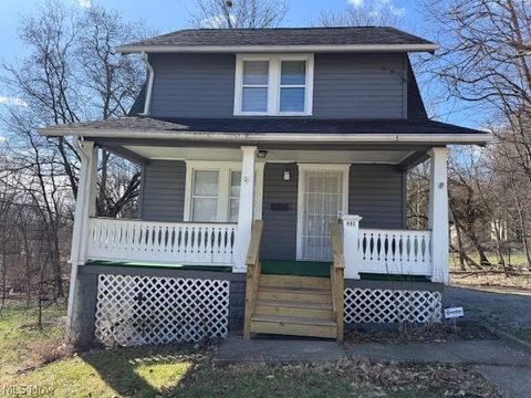 Homes For Sale - 692 W Thornton Street<br/> Akron, OH 44307
