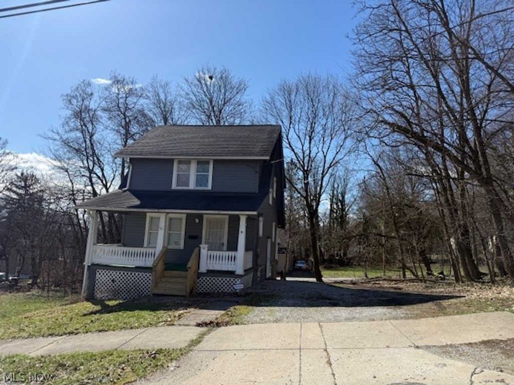 Photo of 692 W Thornton Street, Akron, OH 44307 (MLS # 5192962)