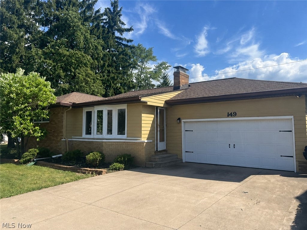 Photo of 149 Parkway Drive, Eastlake, OH 44095 (MLS # 5220053)