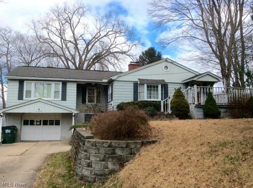 Nice Ranch On A Cul-de-sec Lot With Beautiful Wood Floors. This Property Comes With A Charming Gas Fireplace, Unique Vaulted Beamed Ceilings & Skylights! Enclosed Patio For Entertaining With a Tiki Bar! Spacious Fenced In Yard With Large Deck! Call Us Today To Set Up A Showing!