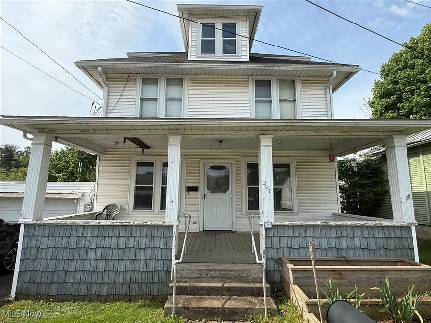 Priced to sell!  3 Bedroom/1.5 bathroom home with wood floors throughout most of home. Some newer updates such as roof, gutters, downspouts, etc. have been done.
All measurements are approximate. Cash or conventional Financing.
