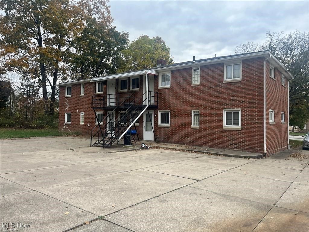 Photo of 476 Graham Road #4, Cuyahoga Falls, OH 44221 (MLS # 5176051)