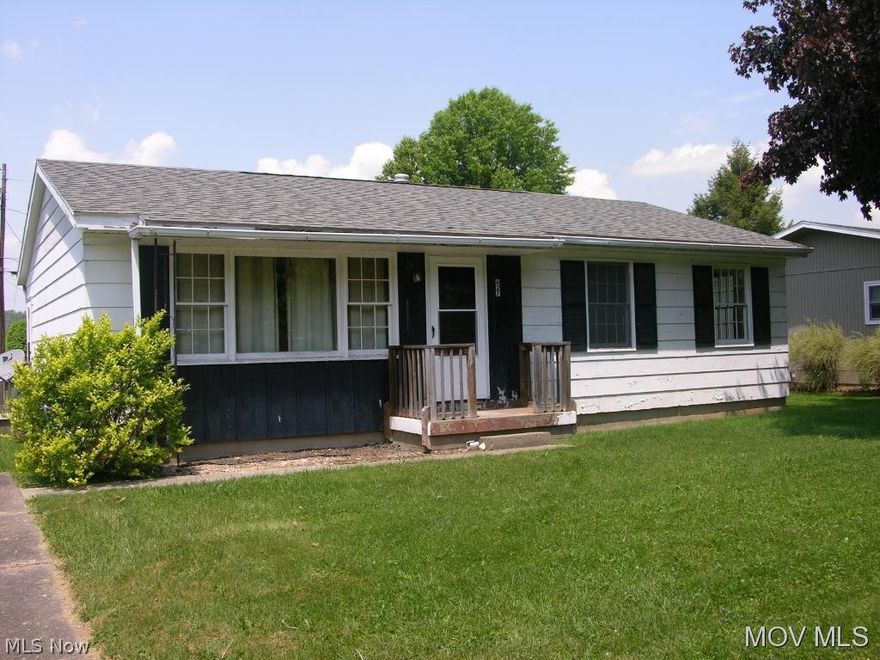 Great residential neighborhood - this 3 BR home has had many updates including kitchen, bath, FA/CA and hardwood flooring.  Just needs finishing touches to be an awesome property.  Elem: Belmont Elementary School  Elem/Bus: Y  JrHigh: Pleasants County Middle School  JrHigh/Bus: Y  High: St Marys High  High/Bus: Y  Fire: VOL  Police: SHF  ;SQFT=Fin L1:1069, Fin Bsmt:0, Fin Above:1069, Fin Total:1069, Unfin Bsmt:1069, Unfin Above:1069;PRKG= Off Street