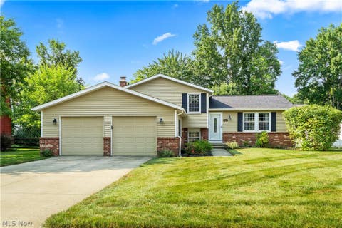 Homes For Sale - 2668 Serra Vista Drive<br/> Summit County, Stow, OH 44224