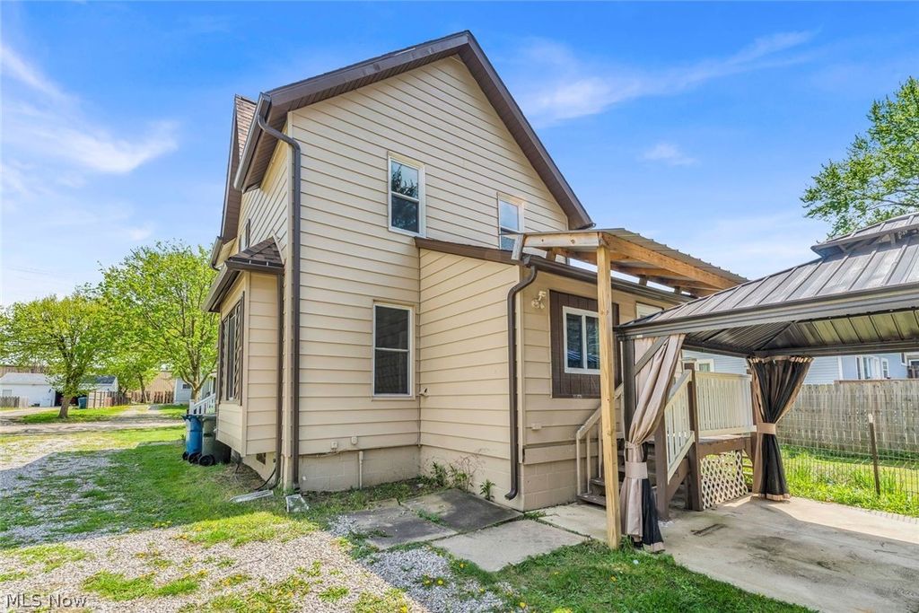 Photo of 124 Bennett Street, Wellington, OH 44090 (MLS # 5203523)