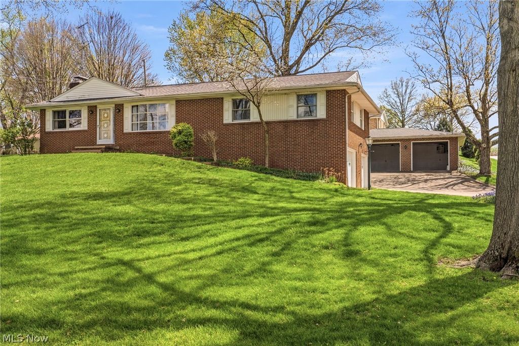 Photo of 2430 Easton Street NE, Canton, OH 44721 (MLS # 5202218)