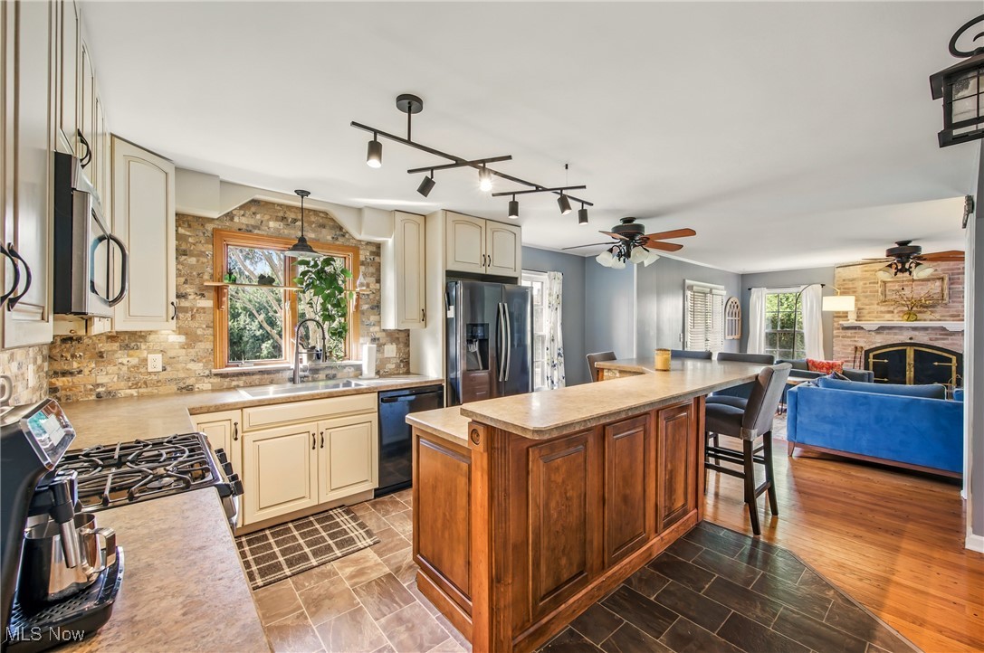 4870 Oak Knoll Drive, Youngstown, Ohio image 11