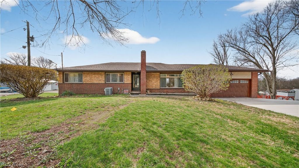 Photo of 1952 Caroline Avenue, Norton, OH 44203 (MLS # 5197949)