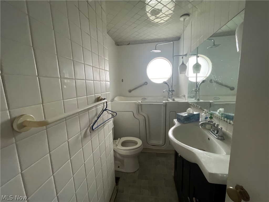 Village/Tiltonsvill - Residential