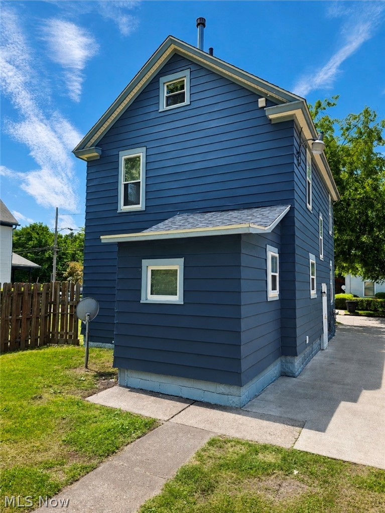 1005 Raymond Street