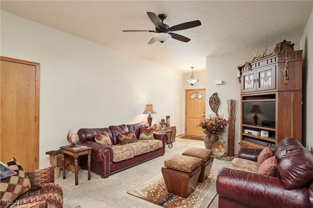827 Cartier Drive, Canal Fulton, Ohio image 3
