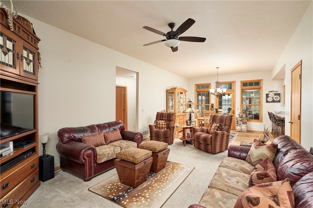 827 Cartier Drive, Canal Fulton, Ohio image 4