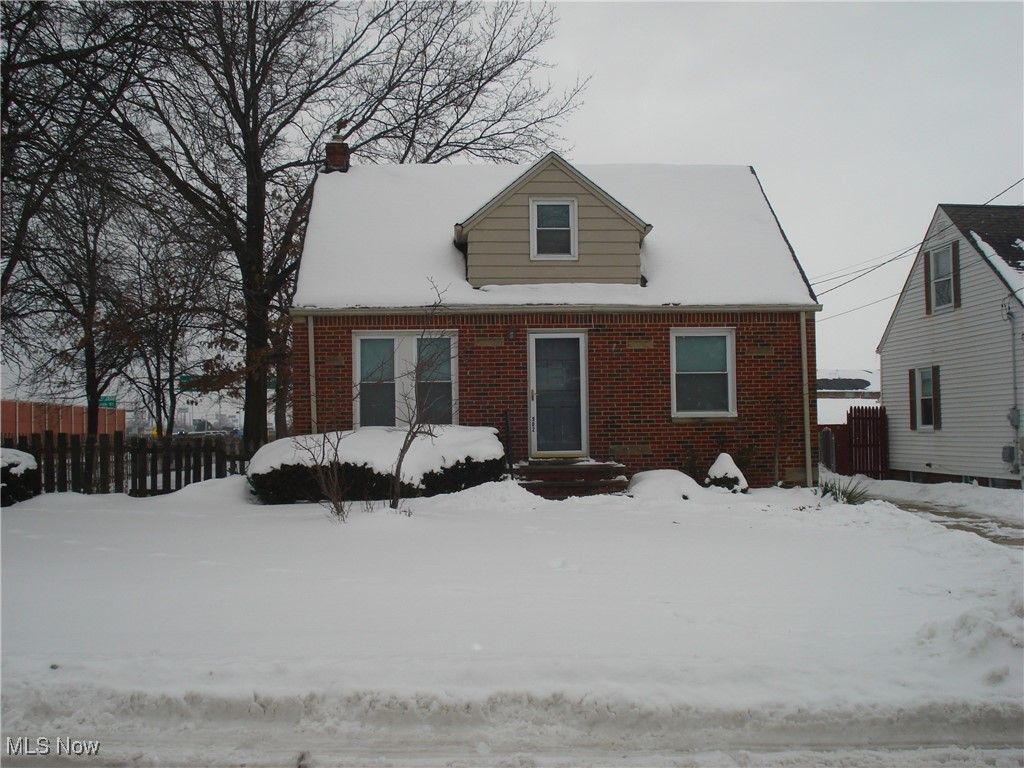Photo of 902 E 207th Street, Euclid, OH 44119 (MLS # 5184894)