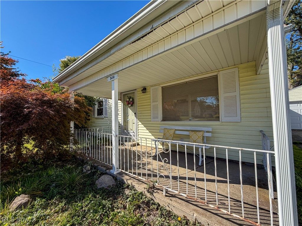 Photo of 208 Roanoke Avenue, Austintown, OH 44515 (MLS # 5166047)