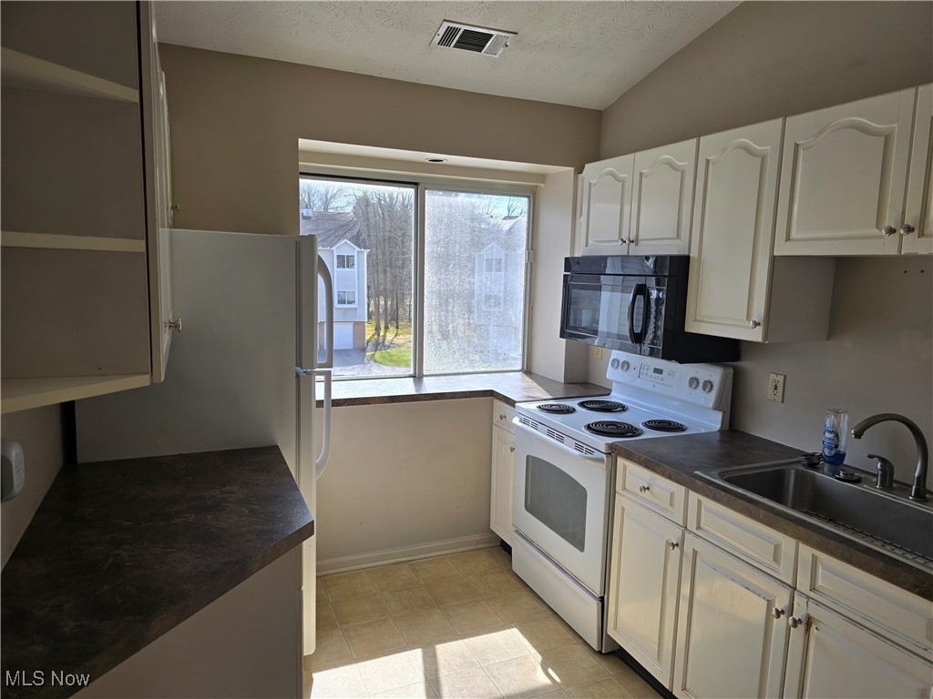 365 Village Pointe Drive #D, Akron, Ohio image 8