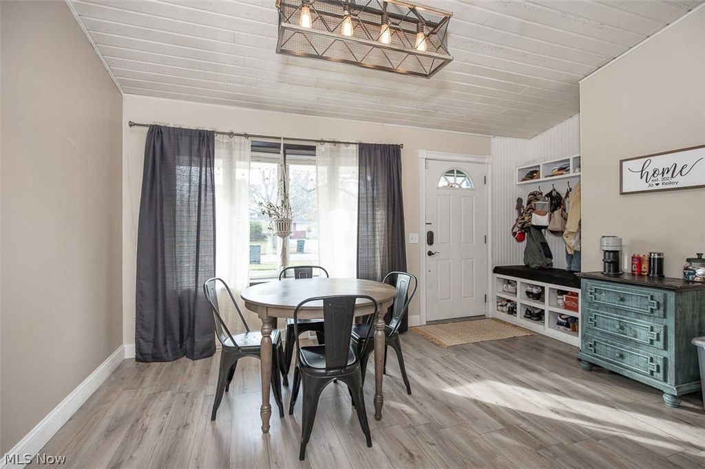 Photo of 926 Sherwood Drive, Elyria, OH 44035 (MLS # 5194336)