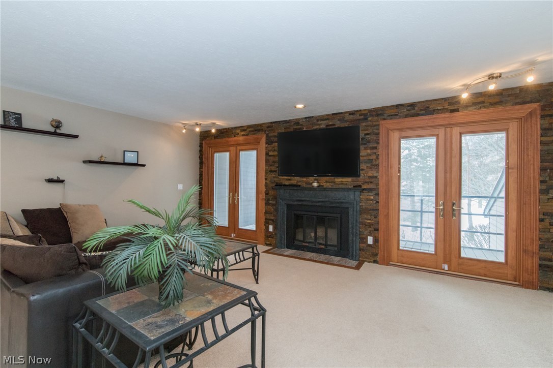 Woodhawk Club Condo - Residential