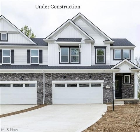 Townhouse For Sale - 2085 Glenmont Drive<br/> Brunswick, OH 44212