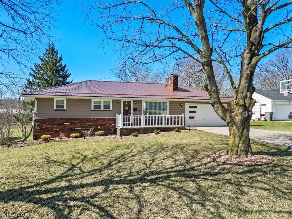 Photo of 364 S Bon Air Avenue, Youngstown, OH 44509 (MLS # 5218256)