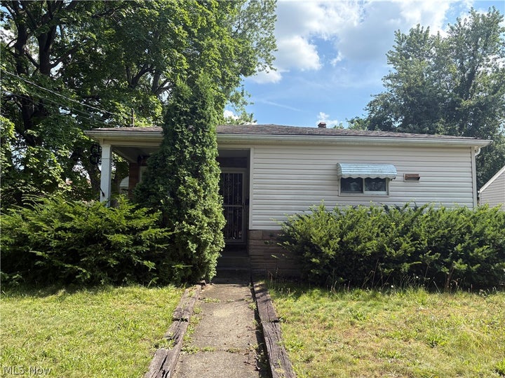 Photo 1 of 8 — 908 Clifford Avenue, Akron, OH 44306