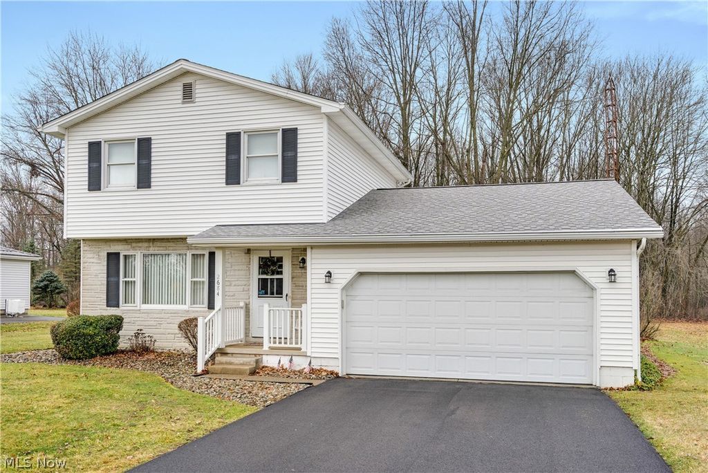 Photo of 2684 Lydia Drive SW, Warren, OH 44481 (MLS # 5194946)