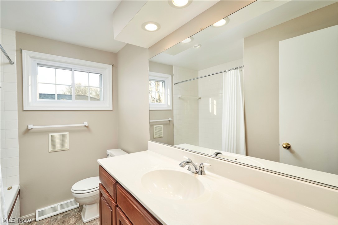 Cadillac Land Cos Huntington - Residential