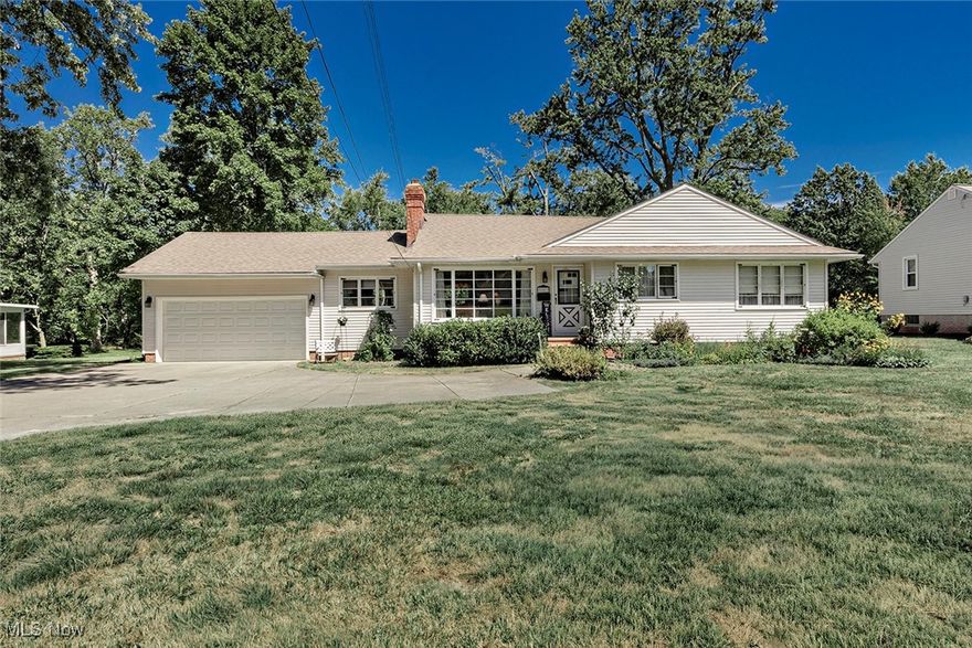 Looking for the Ranch Life in Highland Heights. This 3 bedroom ranch has a great Floor Plan, Open & Spacious 3 Good Size bedrooms
Hardwood floors throughout most of the house. 2 car attached garage. lots of storage space. full basement. Come and look at this
spacious house and put your own touch's on this house. Incredible Lot-almost 1 Acre!