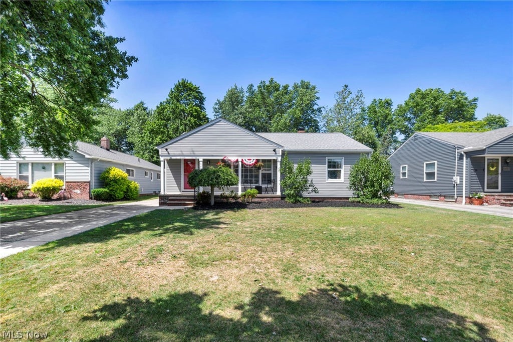 Photo of 6491 Longridge Road, Maple Heights, OH 44124 (MLS # 5224258)