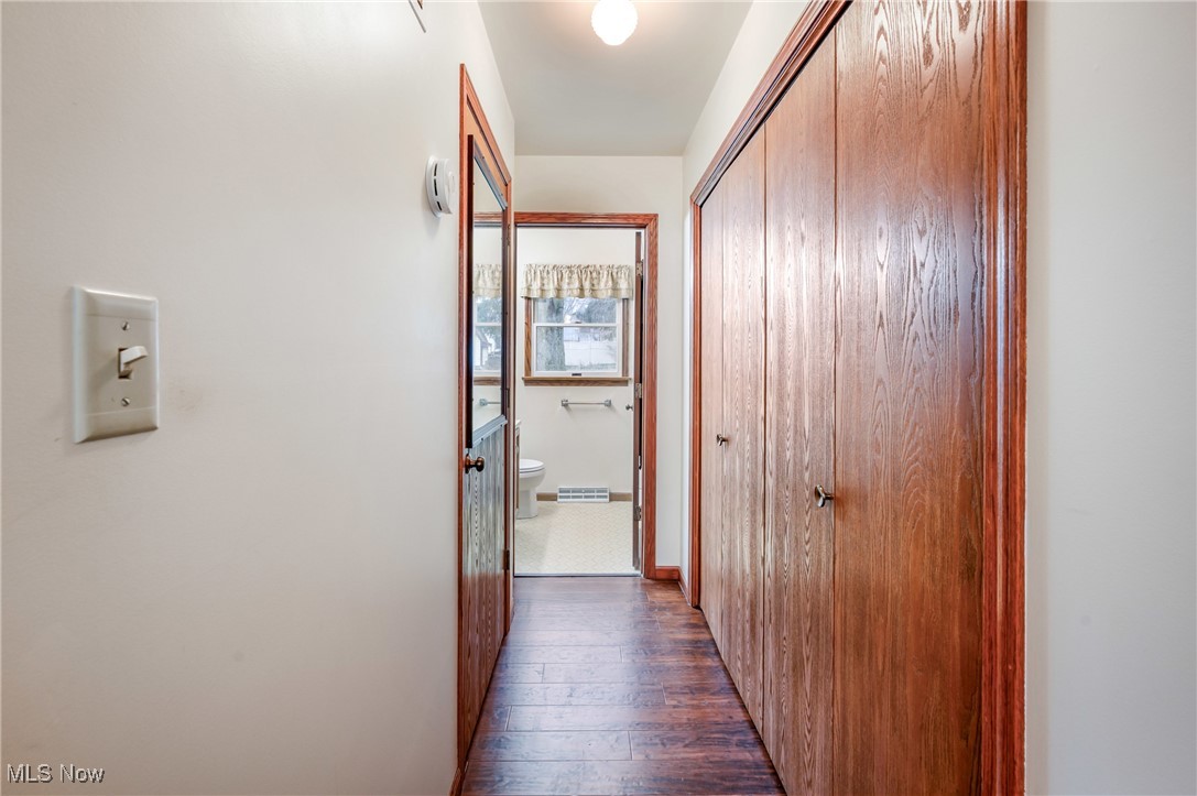 2211 Tanglewood Drive, Salem, Ohio image 32