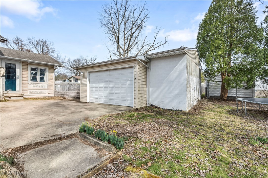 229 Prairie Drive, Akron, Ohio image 4