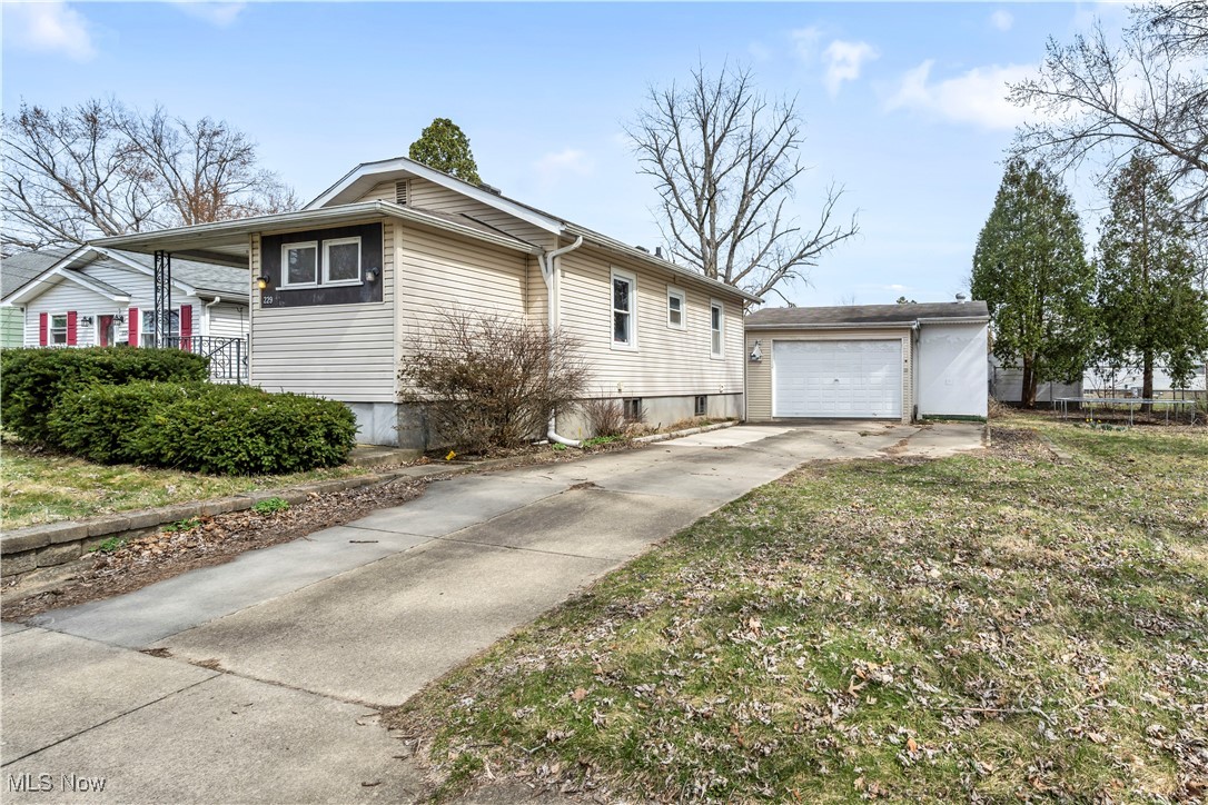229 Prairie Drive, Akron, Ohio image 3