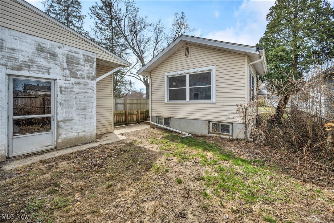 229 Prairie Drive, Akron, Ohio image 7