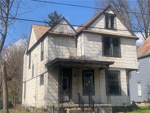 Homes For Sale - 636 E Perry Street<br/> Salem, OH 44460