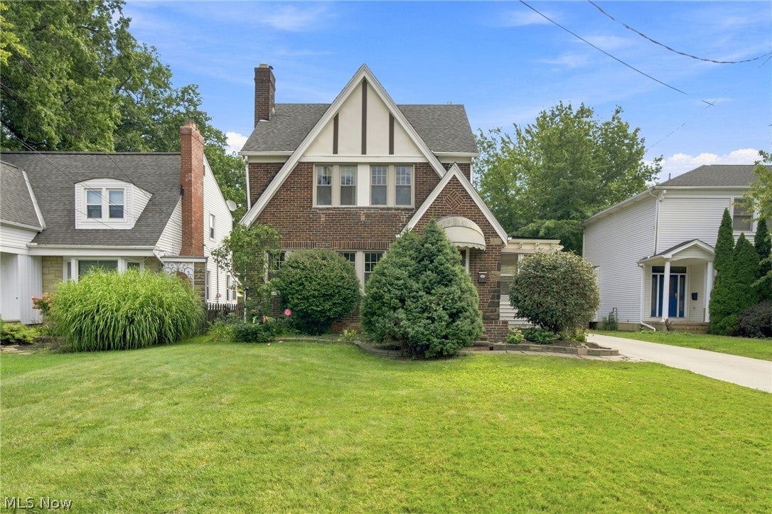 895 Richmond Road
