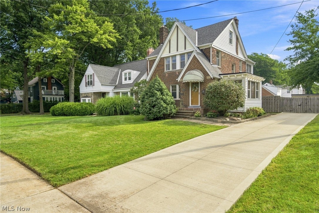 895 Richmond Road