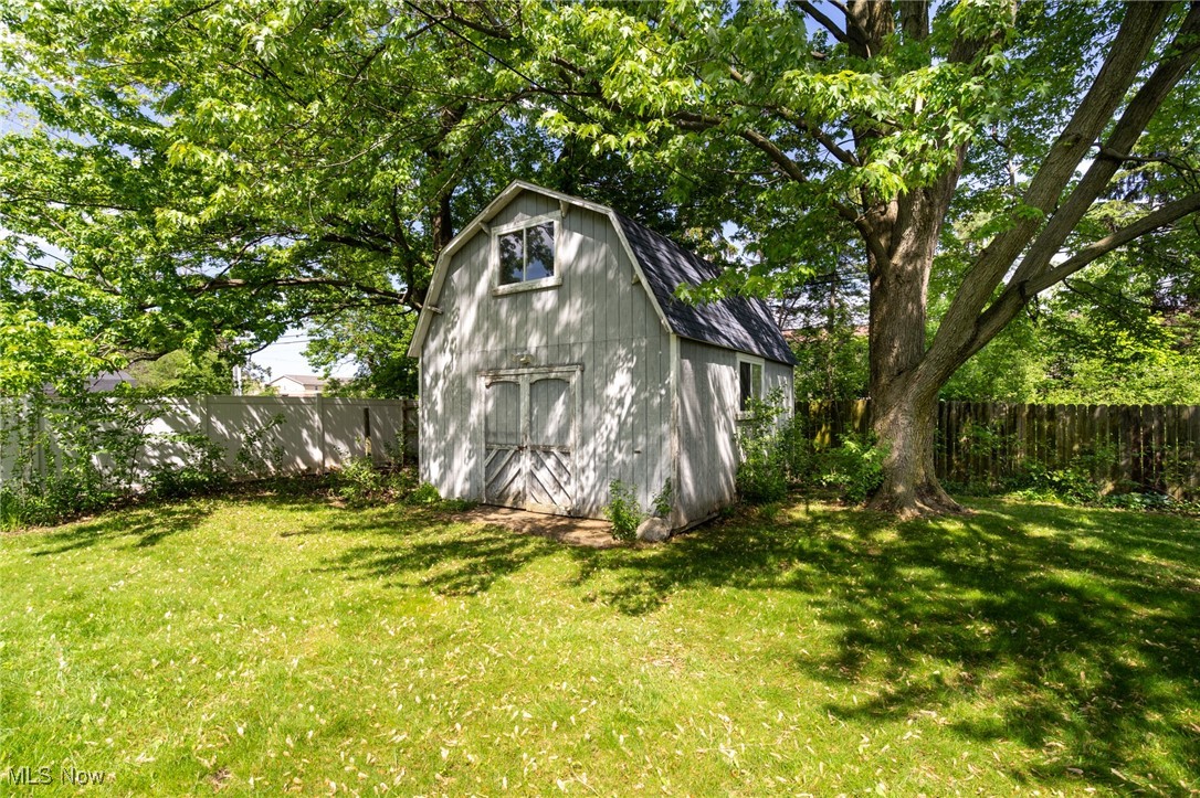 915 Sharondale Drive, Amherst, Ohio image 43