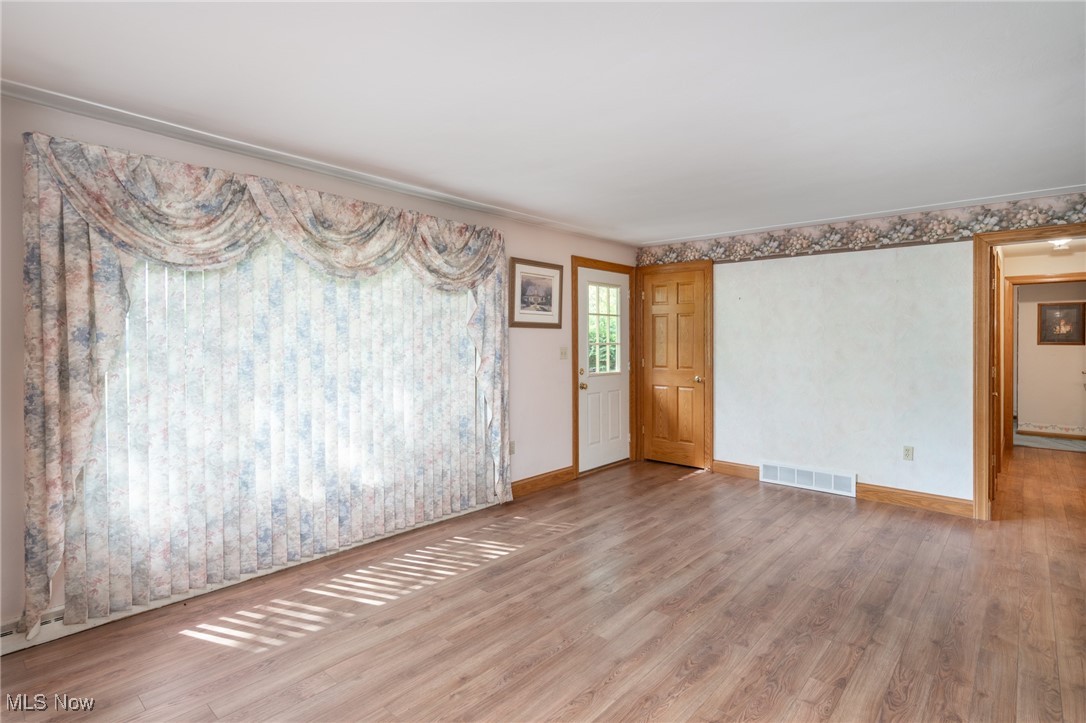 915 Sharondale Drive, Amherst, Ohio image 6